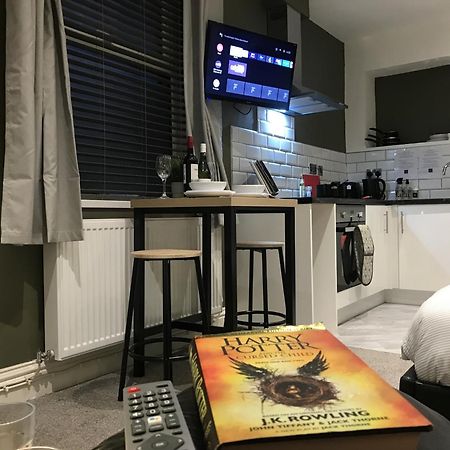 Contemporary 1 Bed Studio For Comfy Stay In Wigan Exterior photo
